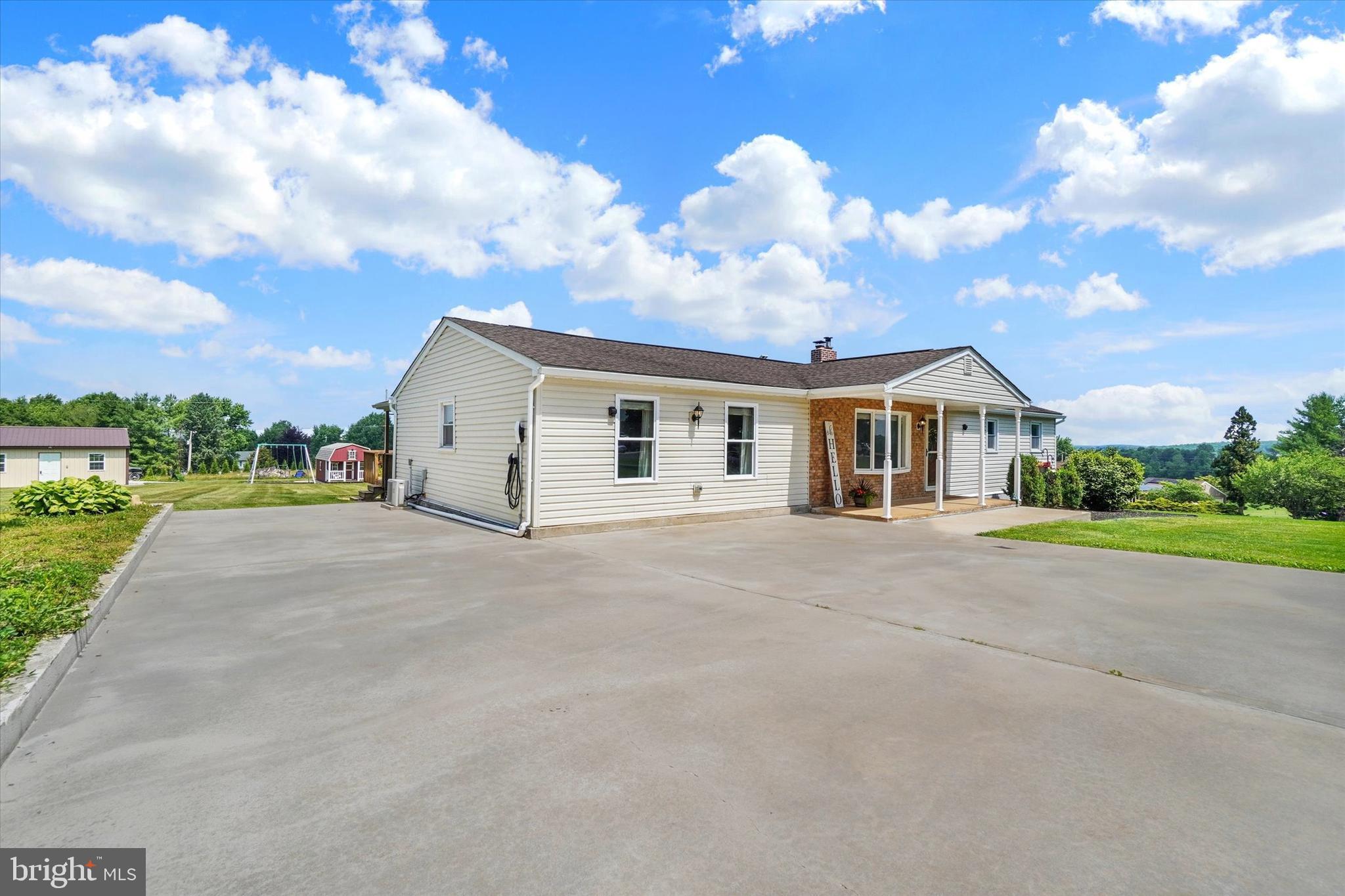 13174 Mont Road Felton, PA 17322 - Photo 4 of 39