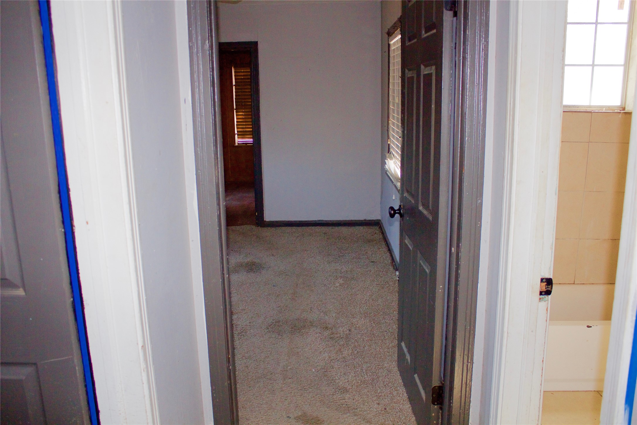 5218 Penfield Lane Houston, TX 77021 - Photo 5 of 11 a view of a closet area