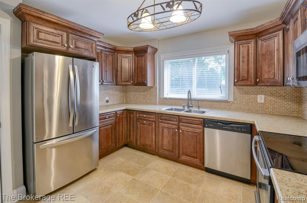 615 South State Road Davison, MI 48423 - Photo 9 of 41