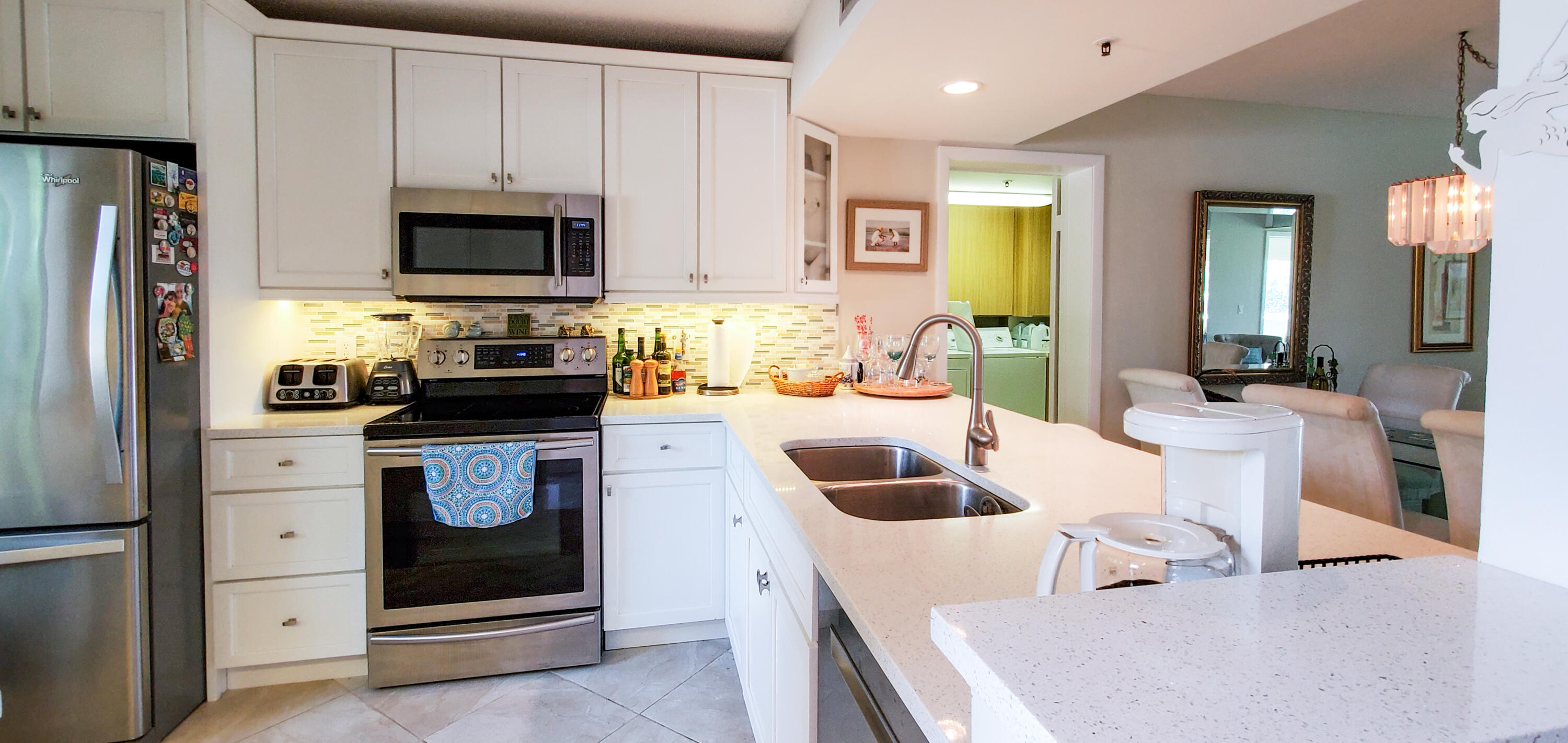 401 Ocean Bluffs Boulevard, Unit 104 Jupiter, FL 33477 - Photo 4 of 15 Kitchen