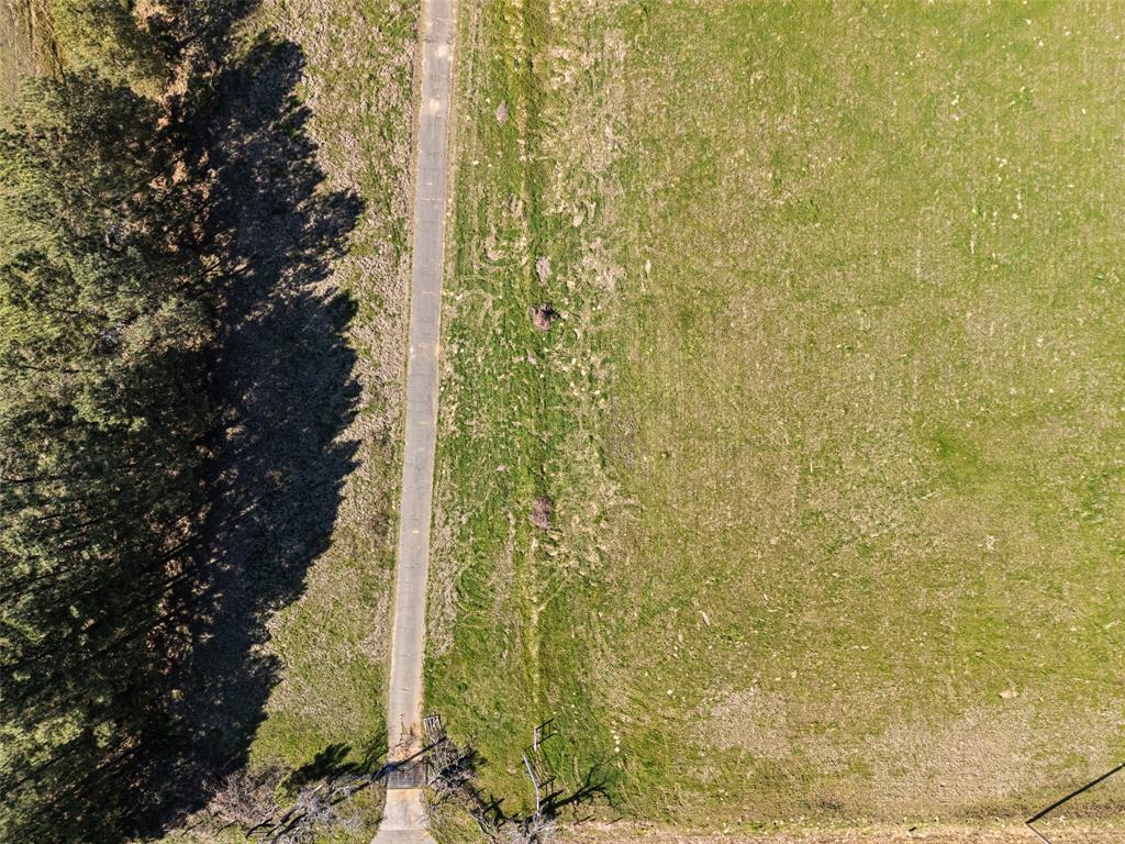 2115 Graystone Road Longview, TX 75605 - Photo 9 of 15 a bathroom with a small yard