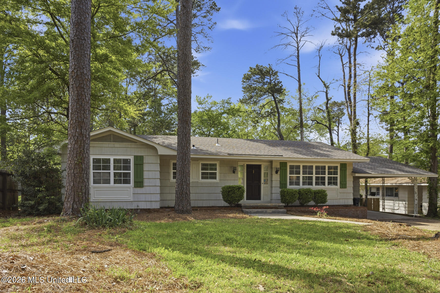 4039 Berkley Drive Jackson, MS 39211 - Photo 3 of 27 Tucked Away on a Quiet Cul-de-Sac