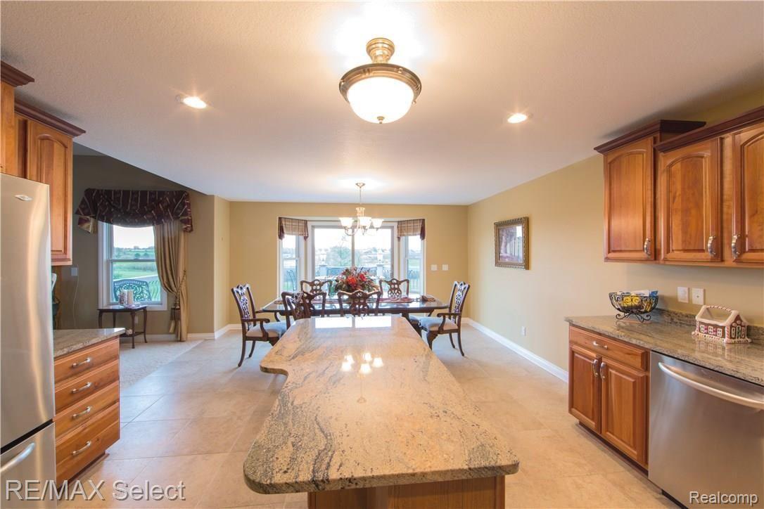 9074 Copper Ridge Drive Davison, MI 48423 - Photo 10 of 26 9-Kitchen Dinning.jpg