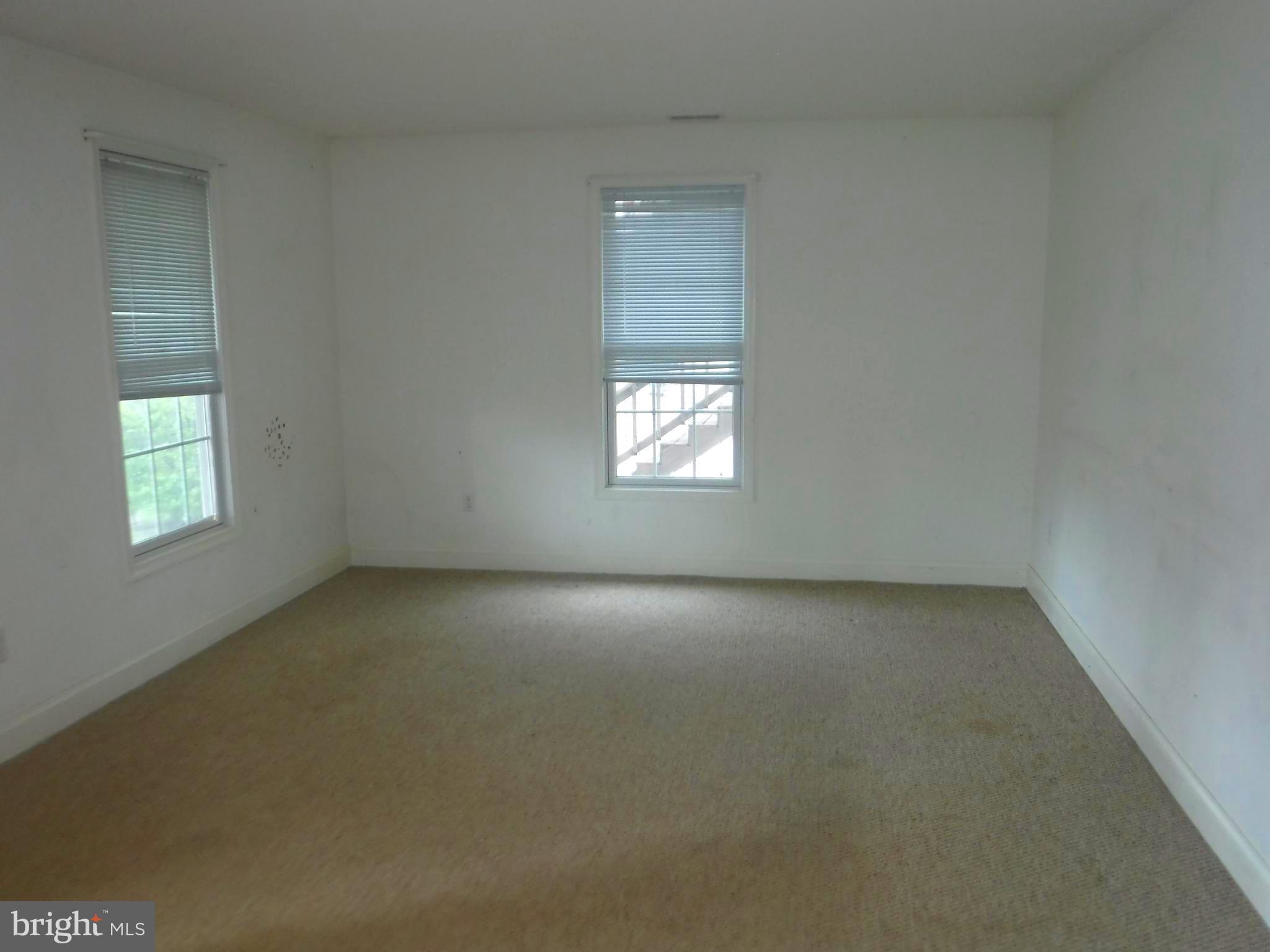 952 Linwood Road Hagerstown, MD 21740 - Photo 36 of 83 Living Room
