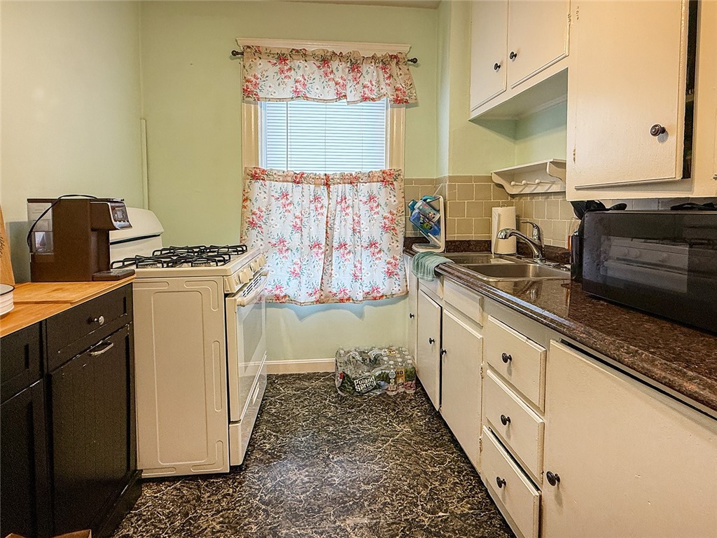 104 Bates Street Pawtucket, RI 02861 - Photo 31 of 46