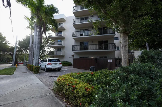 $2,300 | 1918 Brickell Avenue, Unit 201, Miami, FL 33129
