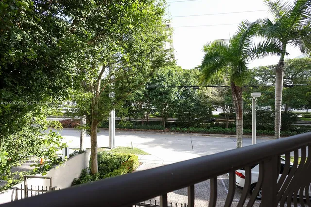 $2,300 | 1918 Brickell Avenue, Unit 201, Miami, FL 33129
