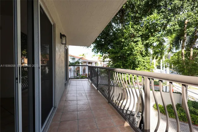 $2,300 | 1918 Brickell Avenue, Unit 201, Miami, FL 33129