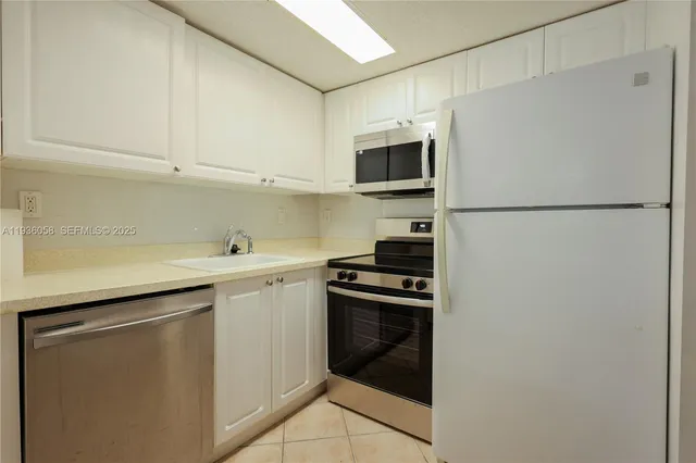 $2,300 | 1918 Brickell Avenue, Unit 201, Miami, FL 33129