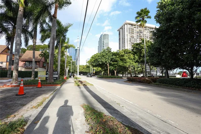 $2,300 | 1918 Brickell Avenue, Unit 201, Miami, FL 33129