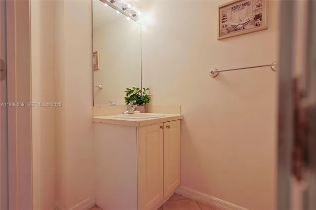 $2,300 | 1918 Brickell Avenue, Unit 201, Miami, FL 33129