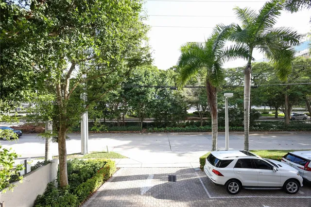 $2,300 | 1918 Brickell Avenue, Unit 201, Miami, FL 33129