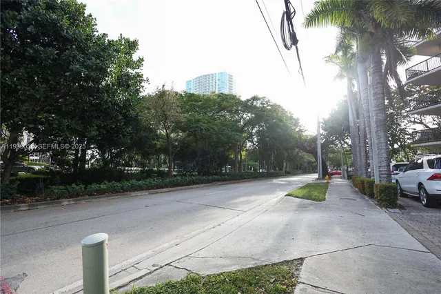 $2,300 | 1918 Brickell Avenue, Unit 201, Miami, FL 33129