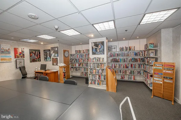 a view of livingroom with furniture