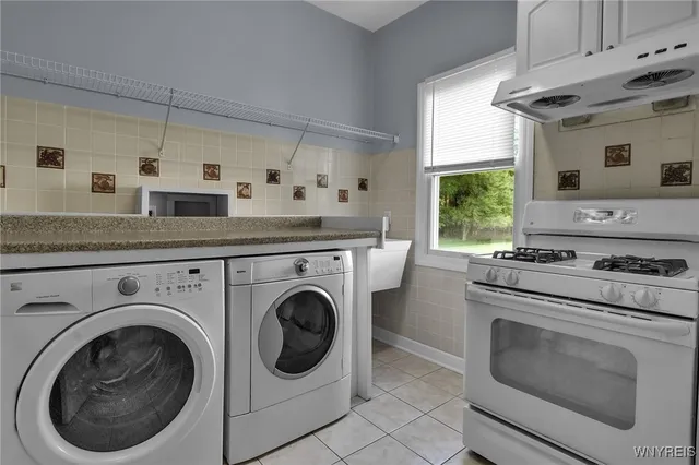 $899,900 | 6017 Corinne Lane, Clarence, NY 14032