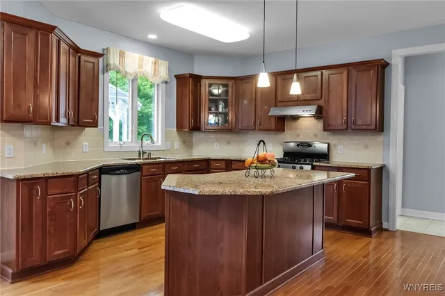 $899,900 | 6017 Corinne Lane, Clarence, NY 14032