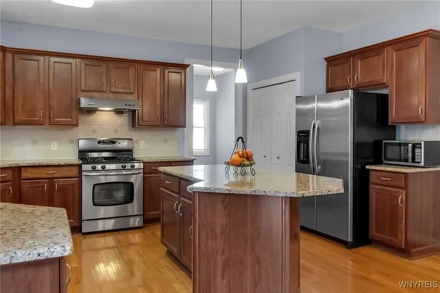 $899,900 | 6017 Corinne Lane, Clarence, NY 14032