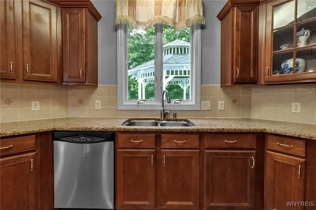 $899,900 | 6017 Corinne Lane, Clarence, NY 14032