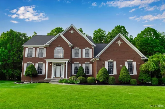 $899,900 | 6017 Corinne Lane, Clarence, NY 14032