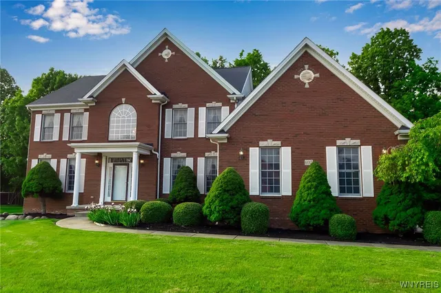 $899,900 | 6017 Corinne Lane, Clarence, NY 14032