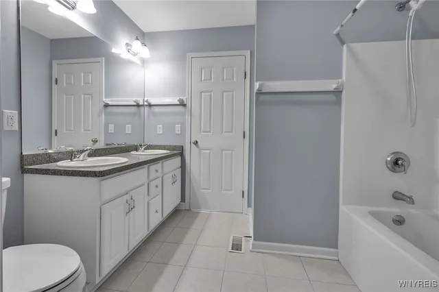 $899,900 | 6017 Corinne Lane, Clarence, NY 14032