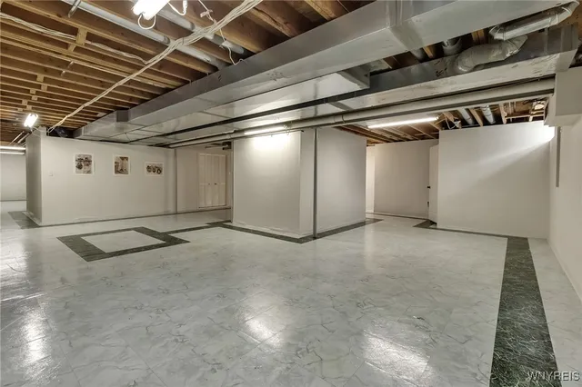 $899,900 | 6017 Corinne Lane, Clarence, NY 14032