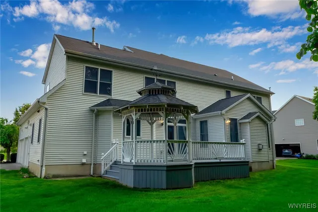 $899,900 | 6017 Corinne Lane, Clarence, NY 14032