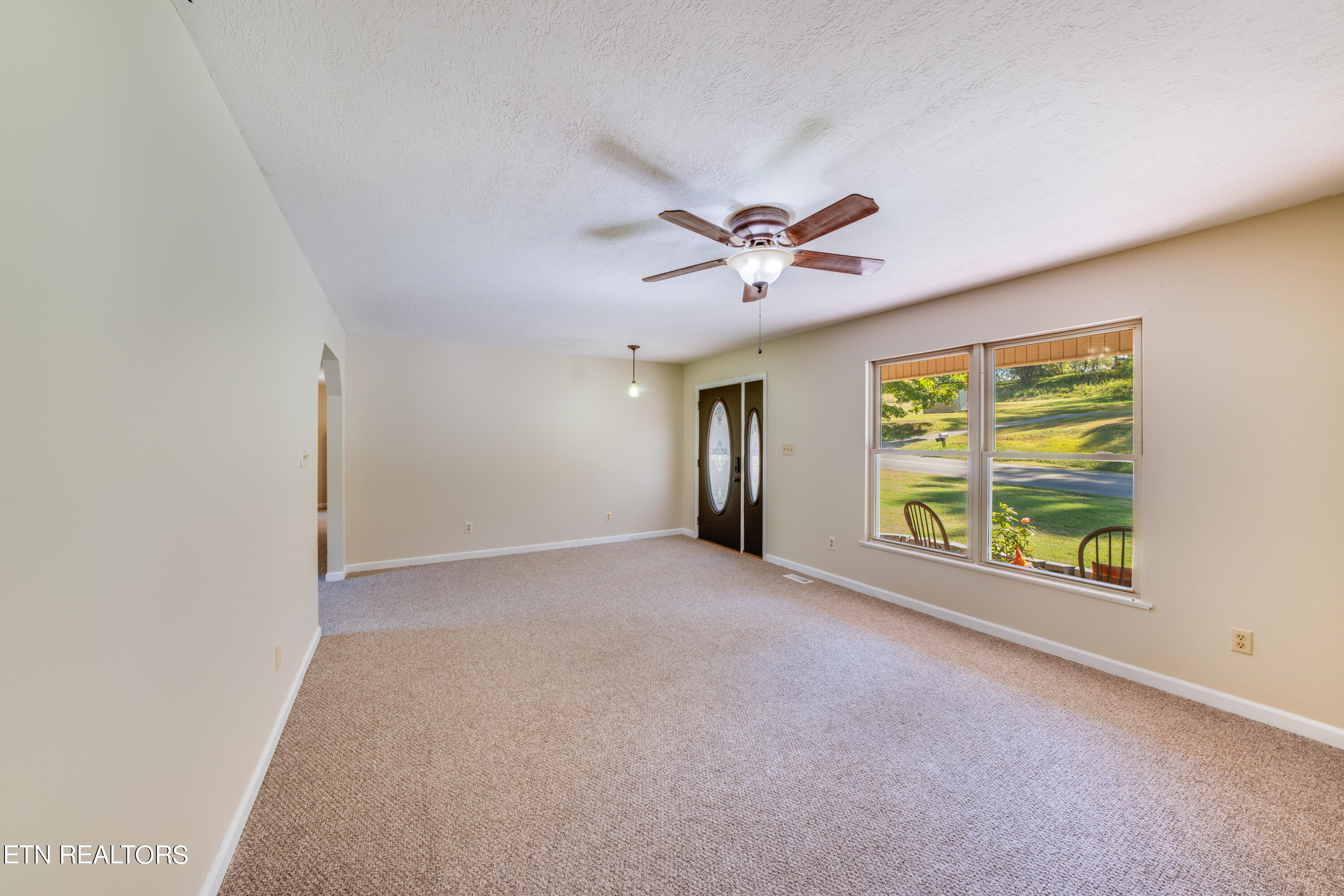 870 River Road Kodak, TN 37764 - Photo 25 of 55 31 Living Room_14688