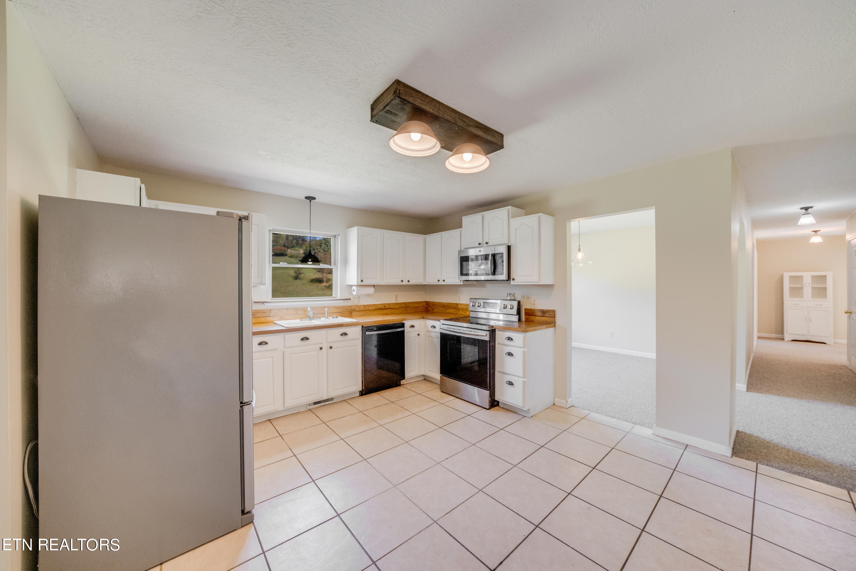 870 River Road Kodak, TN 37764 - Photo 31 of 55 37 Kitchen_14648
