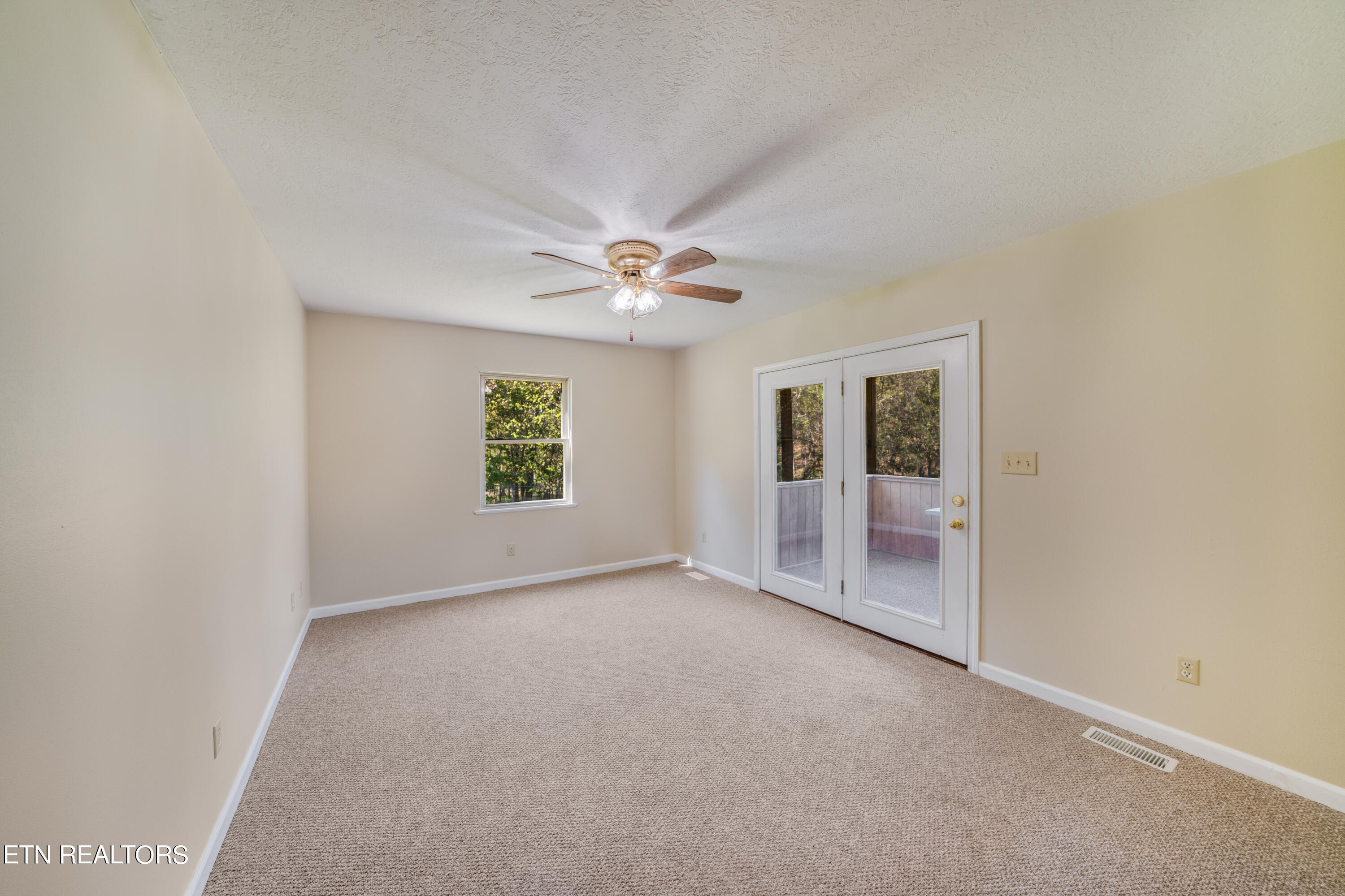 870 River Road Kodak, TN 37764 - Photo 33 of 55 39 Family Room_14653