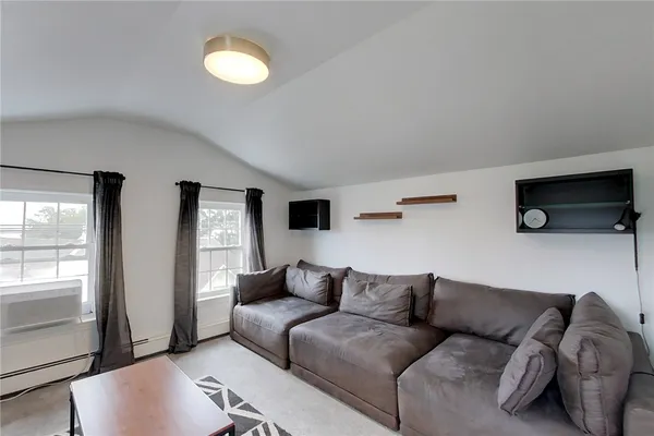 $3,600 | 26 Cliff Avenue, Unit 4, Newport, RI 02840