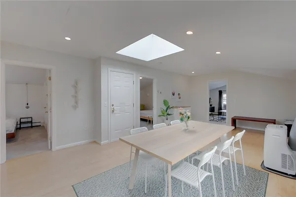 $3,600 | 26 Cliff Avenue, Unit 4, Newport, RI 02840