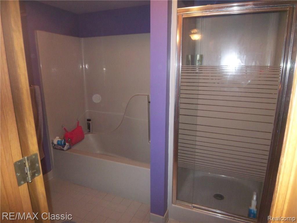 3364 Rivers Edge Drive Wayne, MI 48184 - Photo 19 of 33 Master Bathroom view 2