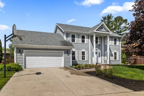 $565,000 | 2490 Lakeside Drive, Aurora, IL 60504