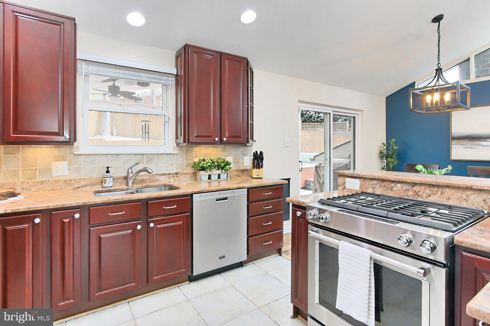 6901 Vancouver Road Springfield, VA 22152 - Photo 16 of 47 Designer backsplash