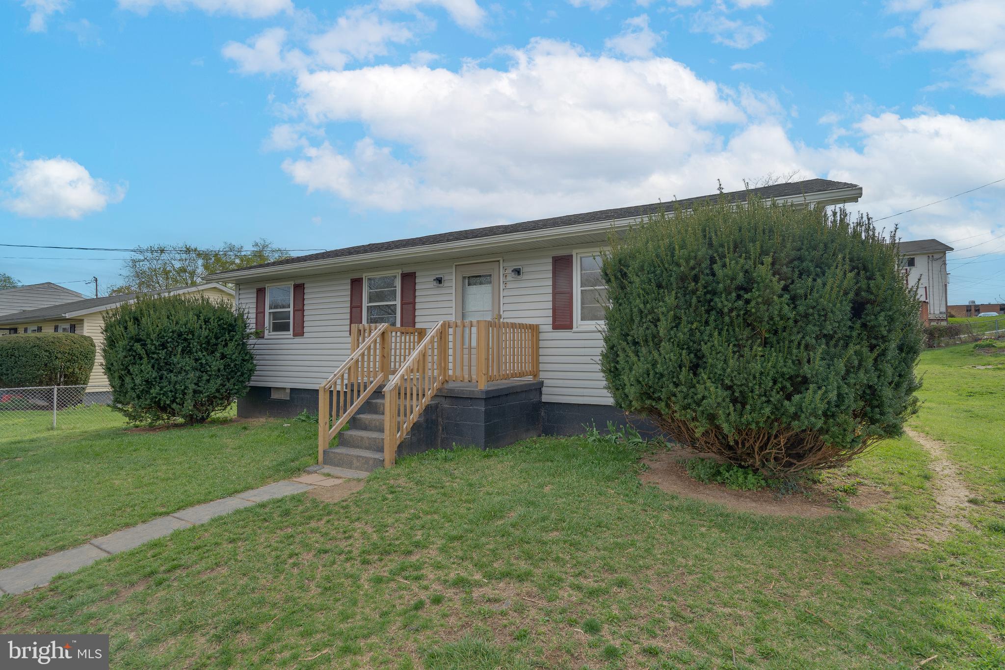 304 South Reymann Street Ranson, WV 25438 - Photo 2 of 38