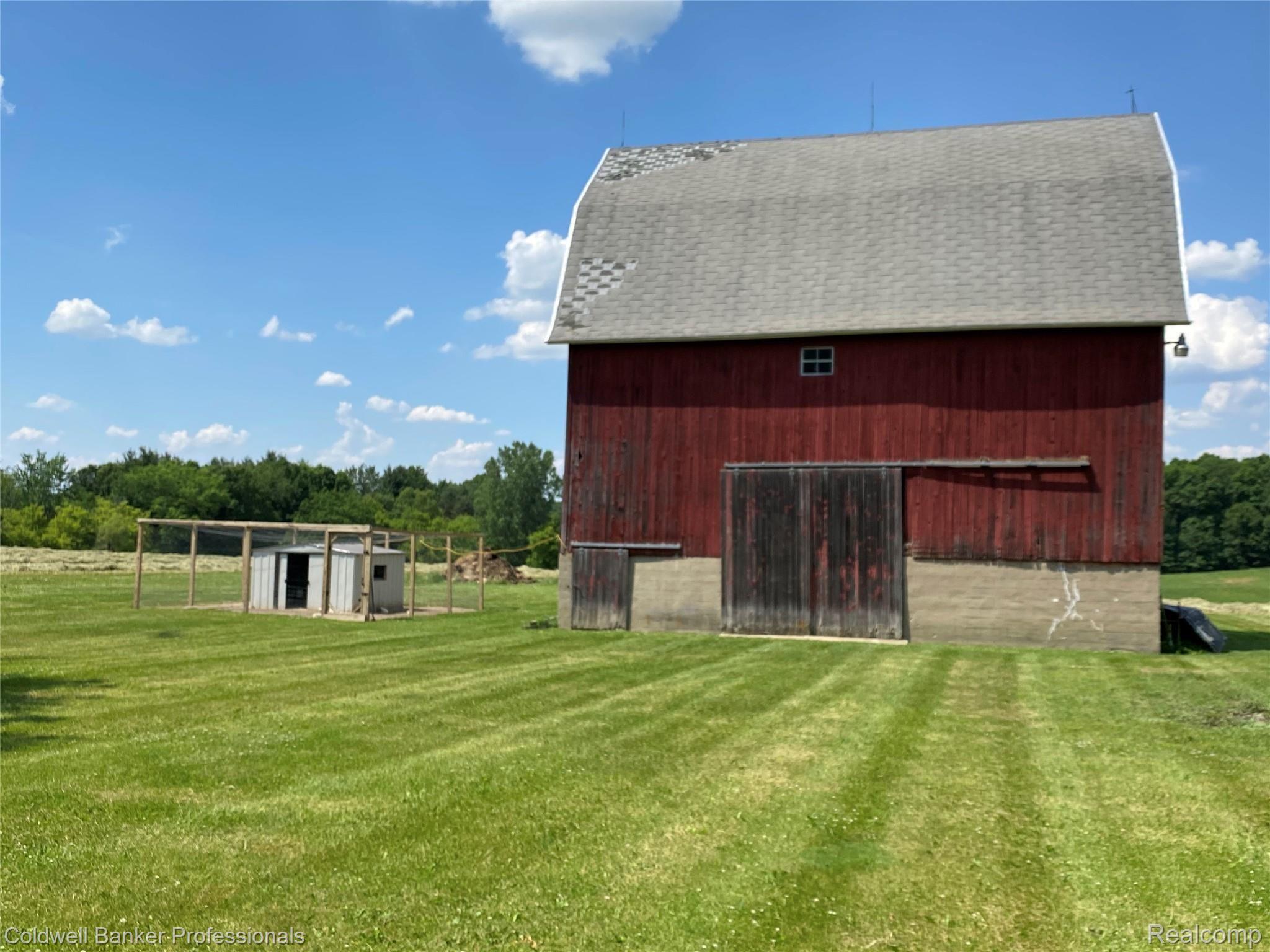 4220 West Oregon Road Lapeer, MI 48446 - Photo 7 of 46 CBC276B8-6548-4ED2-B3CA-2705979A21C2.jpeg