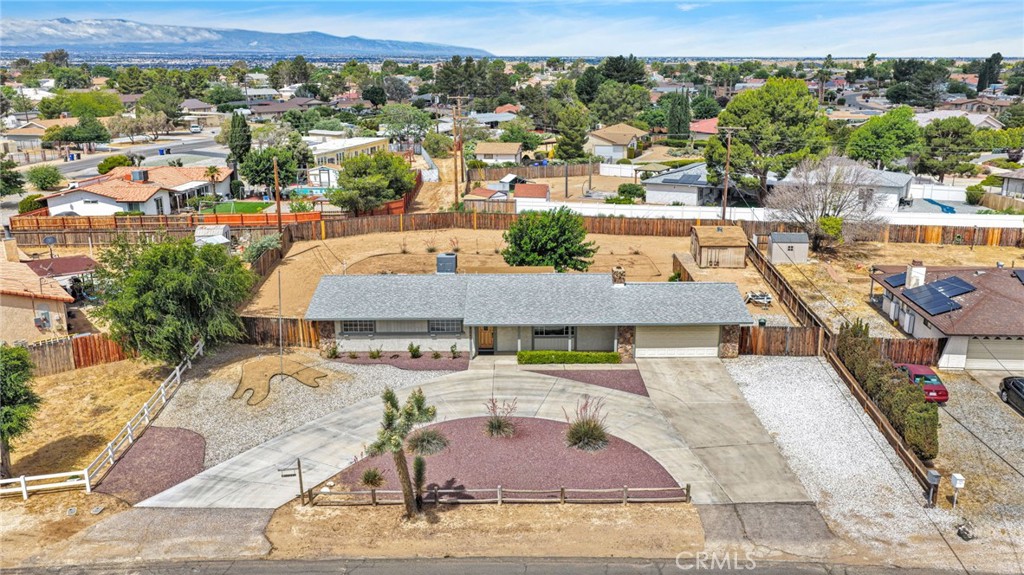 14204 Crow Road Apple Valley, CA 92307 - Photo 4 of 58