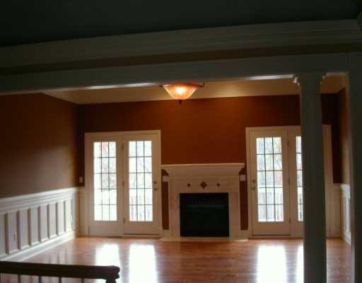 515 Farndale Road, Unit 515 Pittsburgh, PA 15215 - Photo 2 of 8 Living Room.