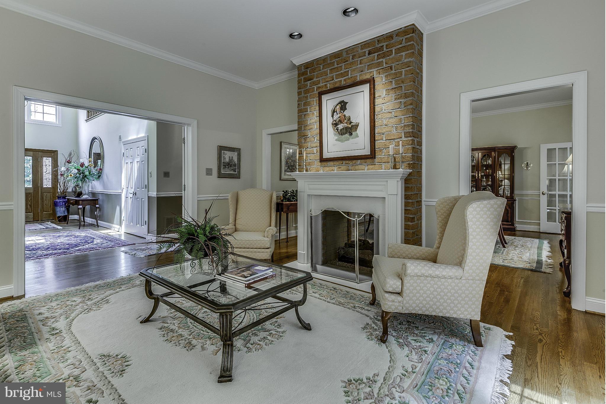10430 Kingsbridge Road Ellicott City, MD 21042 - Photo 11 of 30 Living Room