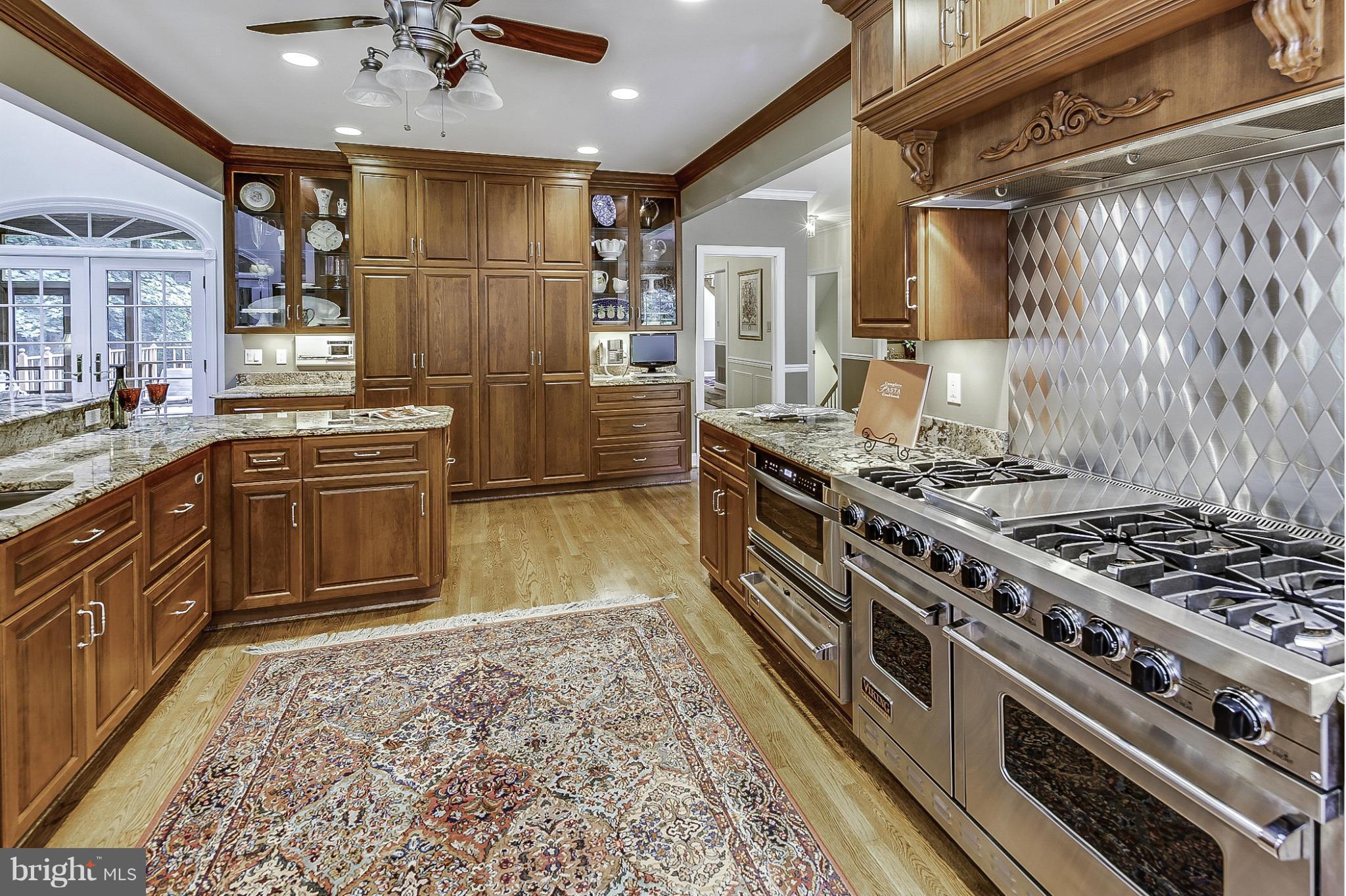 10430 Kingsbridge Road Ellicott City, MD 21042 - Photo 4 of 30 Kitchen