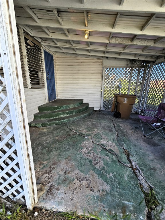 3218 McArdle Road Corpus Christi, TX 78415 - Photo 23 of 32 a view of a garage