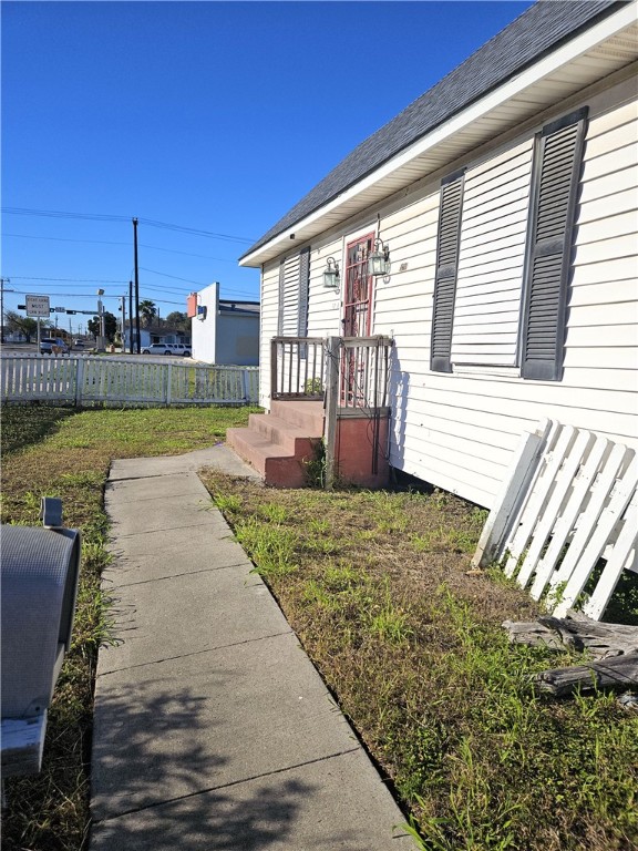 3218 McArdle Road Corpus Christi, TX 78415 - Photo 24 of 32 a porch with a table and chairs
