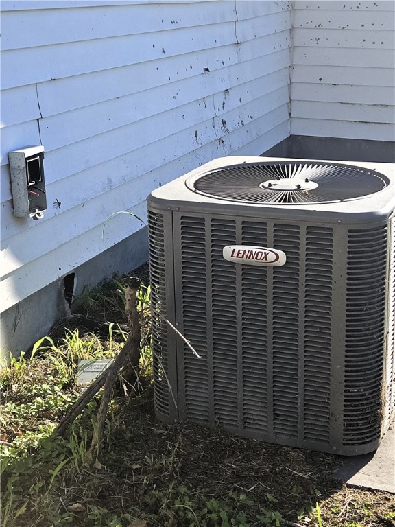 3218 McArdle Road Corpus Christi, TX 78415 - Photo 26 of 32 a close view of shoes