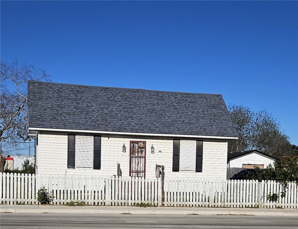 3218 McArdle Road Corpus Christi, TX 78415 - Photo 32 of 32 a view of a balcony