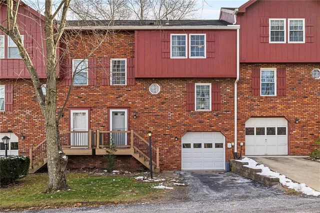 $205,000 | 303 Timberglen Drive, Imperial, PA 15126