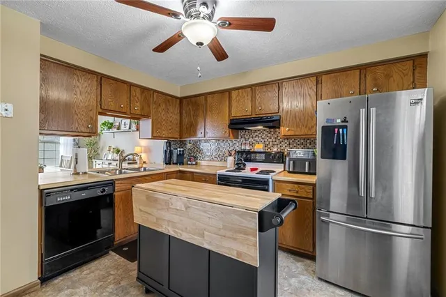 $205,000 | 303 Timberglen Drive, Imperial, PA 15126