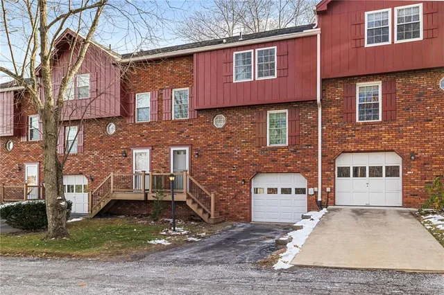 $205,000 | 303 Timberglen Drive, Imperial, PA 15126