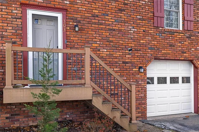 $205,000 | 303 Timberglen Drive, Imperial, PA 15126