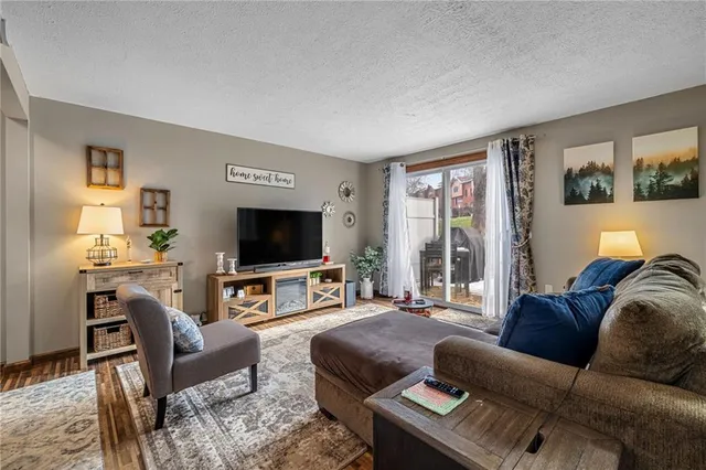 $205,000 | 303 Timberglen Drive, Imperial, PA 15126